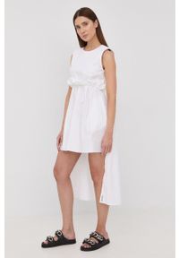 Red Valentino sukienka kolor biały midi rozkloszowana. Kolor: biały. Materiał: tkanina. Typ sukienki: rozkloszowane. Długość: midi