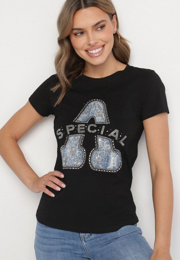 Born2be - Czarny Bawełniany T-shirt Ozdobiony Napisem i Cyrkoniami Isnorea. Okazja: na co dzień. Kolor: czarny. Materiał: bawełna. Wzór: aplikacja, napisy. Styl: glamour, casual