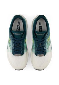 Buty męskie New Balance FuelCell Rebel v5 MFCX3HW – zielone. Kolor: zielony. Materiał: syntetyk, materiał, guma. Szerokość cholewki: normalna. Wzór: geometria. Sport: bieganie, fitness #2