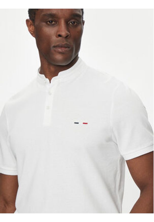 Hechter Paris T-Shirt 74006 100912 Biały Regular Fit. Kolor: biały. Materiał: bawełna