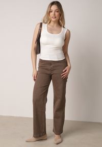 Born2be - Biały Dopasowany Top Bez Rękawów z Wiskozy z Kwadratowym Dekoltem Madu. Okazja: na spacer. Typ kołnierza: dekolt kwadratowy. Kolor: biały. Materiał: wiskoza. Długość rękawa: bez rękawów. Sezon: lato. Styl: klasyczny, elegancki #2