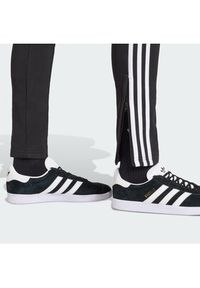 Adidas - adidas Spodnie dresowe adicolor SST Classic KD5570 Czarny Slim Fit. Kolor: czarny. Materiał: bawełna #2