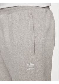 Adidas - adidas Spodnie dresowe Trefoil Essentials IR7803 Szary Regular Fit. Kolor: szary. Materiał: bawełna #5