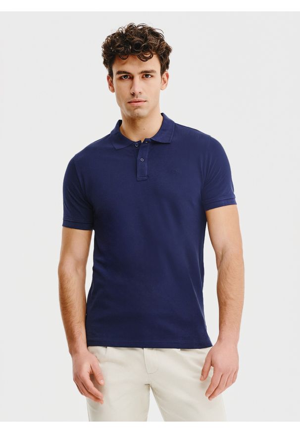 Pako Lorente - PAKO LORENTE – Gładki t-shirt polo w granatowym kolorze. Okazja: na co dzień. Typ kołnierza: polo. Kolor: niebieski. Materiał: bawełna. Wzór: gładki. Styl: casual