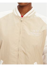 Tommy Jeans Kurtka bomber Souvenir DW0DW21432 Beżowy. Kolor: beżowy. Materiał: syntetyk