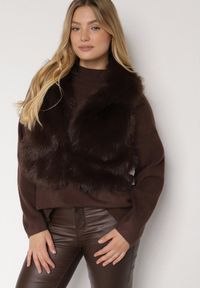 Born2be - Brązowa Kamizelka Futerko z Szerokim Kołnierzem i Kieszeniami Nettisa. Okazja: do pracy, na co dzień, na spotkanie biznesowe. Typ kołnierza: golf. Kolor: brązowy. Materiał: futro. Styl: klasyczny, casual, elegancki, biznesowy #3