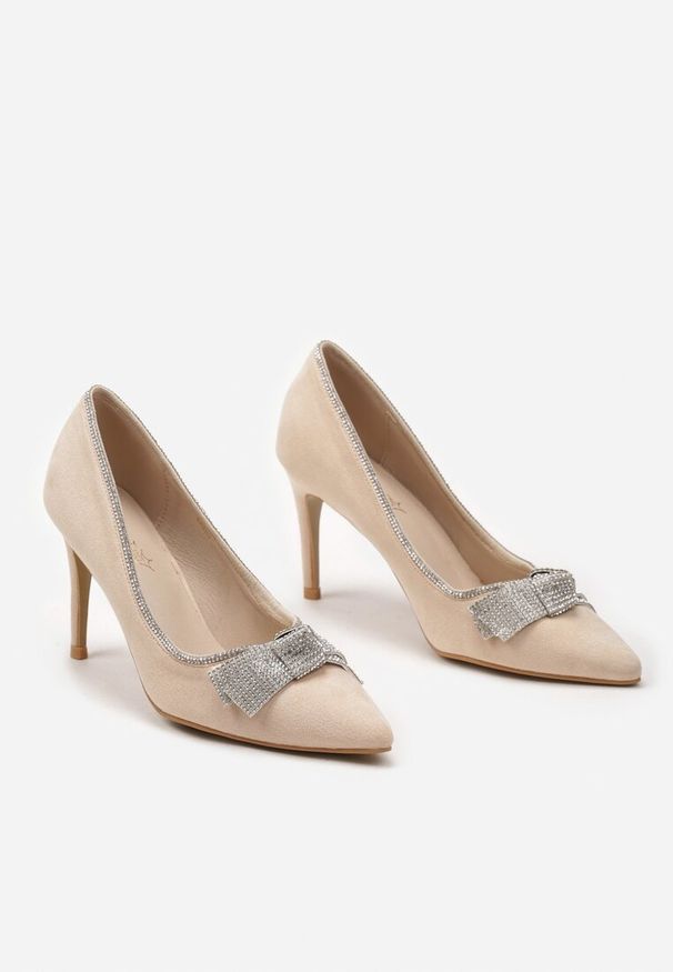 Renee - Beżowe Szpilki z Cyrkoniowymi Kokardami ze Szpiczastym Noskiem Crandia. Okazja: na imprezę. Nosek buta: szpiczasty. Kolor: beżowy. Obcas: na szpilce