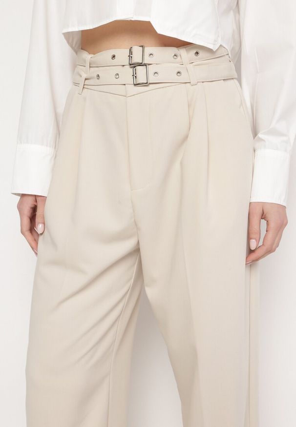 Born2be - Beżowe Garniturowe Spodnie z Wysokim Stanem z Dwoma Paskami na Klamry Ankleada. Stan: podwyższony. Kolor: beżowy. Styl: klasyczny