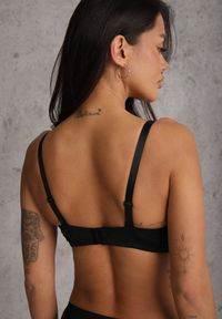 Renee - Czarny Koronkowy Biustonosz z Metaliczną Aplikacją Dorzedi. Kolor: czarny. Materiał: koronka. Rodzaj stanika: przezroczysty. Wzór: aplikacja #4