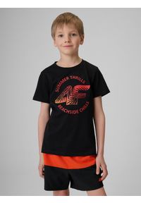 4f - 4F T-shirt loose z nadrukiem chłopięcy - czarny 122 (6-7 lat). Okazja: na co dzień, na uczelnię. Kolor: czarny. Materiał: skóra, dresówka, dzianina, materiał, bawełna. Wzór: nadruk. Sezon: lato. Styl: casual #1