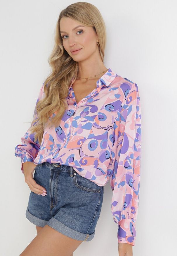 Born2be - Różowo-Fioletowa Koszula w Abstrakcyjny Kolorowy Wzór Gaetana. Typ kołnierza: kołnierzyk klasyczny. Kolor: różowy. Materiał: jeans. Wzór: kolorowy. Styl: klasyczny