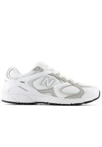 Buty młodzieżowe New Balance G4084GK - białe. Kolor: biały. Materiał: materiał, syntetyk. Szerokość cholewki: normalna. Sezon: lato. Sport: turystyka piesza #1