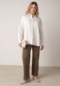 Born2be - Biała Wiskozowa Koszula z Dodatkiem Lnu z Tkaniny Strukturalnej Noma. Okazja: na co dzień. Kolor: biały. Materiał: tkanina, wiskoza, len. Styl: casual #2