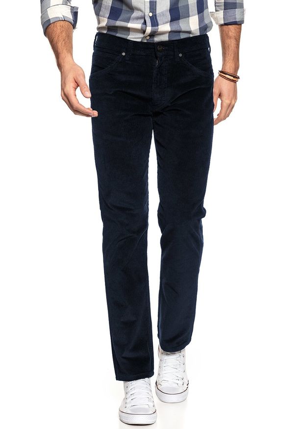 Wrangler - WRANGLER SPODNIE MĘSKIE GREENSBORO DARK NAVY W15QA2XAE 112126849. Materiał: sztruks