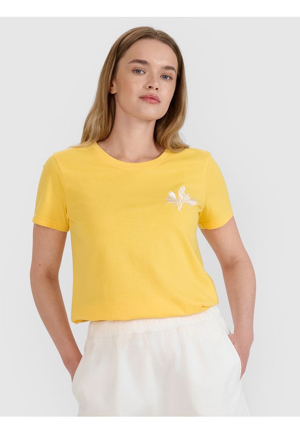 4f - 4F T-shirt regular z nadrukiem damski - żółty M. Okazja: na co dzień. Kolor: żółty. Materiał: dzianina, bawełna, jersey, materiał, tkanina. Wzór: nadruk. Styl: klasyczny, elegancki, sportowy, casual