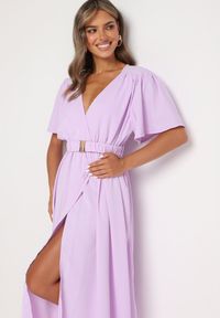 Born2be - Jasnofioletowa Kopertowa Sukienka z Bawełną i Materiałowym Paskiem Ozdobionym Klamrą Besvia. Okazja: na co dzień. Typ kołnierza: dekolt w kształcie V. Kolor: fioletowy. Materiał: bawełna, materiał. Długość rękawa: krótki rękaw. Wzór: aplikacja. Typ sukienki: kopertowe. Styl: casual, elegancki #6
