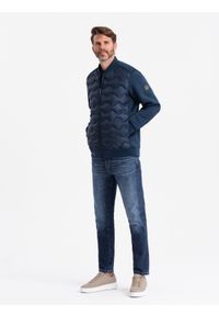 Ombre Clothing - Kurtka męska bomberka z pikowanym wzorem – granatowa V2 - Rozmiar: XL. Typ kołnierza: kołnierzyk stójkowy. Kolor: niebieski. Materiał: syntetyk, poliester, materiał. Wzór: aplikacja, nadruk. Styl: sportowy, elegancki #7