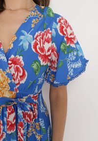 Born2be - Niebieska Sukienka Maxi z Gumką w Talii z Szerokimi Rękawami i Kwiatowym Printem Nodriala. Okazja: na imprezę. Kolor: niebieski. Wzór: nadruk, kwiaty. Sezon: lato. Długość: maxi #5