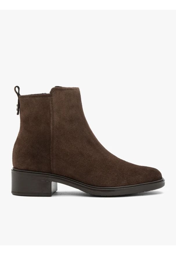 Ryłko - Ciemnobrązowe botki ze skóry welurowej. Okazja: na co dzień. Nosek buta: okrągły. Zapięcie: zamek. Kolor: brązowy. Szerokość cholewki: normalna. Wysokość cholewki: za kostkę. Materiał: skóra, welur. Sezon: zima, jesień. Obcas: na słupku. Styl: casual, street, klasyczny, elegancki