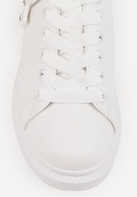 Renee - Białe Casualowe Sneakersy z Zawieszką Misiem Ulevidia. Okazja: na co dzień. Zapięcie: sznurówki. Kolor: biały. Materiał: jeans. Sezon: wiosna, lato. Sport: turystyka piesza #5