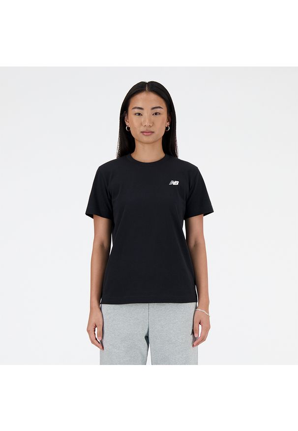 Koszulka damska New Balance WT41509BK – czarna. Kolor: czarny. Materiał: bawełna. Długość rękawa: krótki rękaw. Długość: krótkie