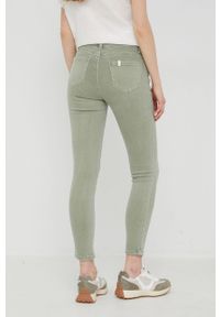 Answear Lab spodnie damskie kolor zielony dopasowane medium waist. Kolor: zielony. Materiał: tkanina. Styl: wakacyjny #3