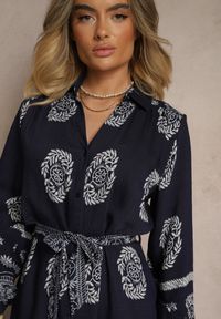Renee - Granatowa Sukienka Koszulowa Wiązana w Pasie w Stylu Boho Rorisha. Kolor: niebieski. Materiał: tkanina. Typ sukienki: koszulowe. Styl: boho #3
