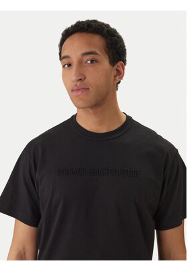 Versace Jeans Couture T-Shirt 80GAHE09 CJ00E Czarny Regular Fit. Kolor: czarny. Materiał: bawełna