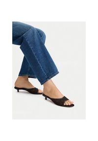 Klapki Nine West. Kolor: brązowy #1