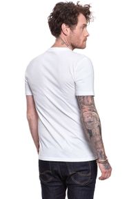 Lee - LEE BOTANICAL PRINT TEE BLACK L61IFE01 112113870. Okazja: do pracy, na randkę, na uczelnię, na co dzień. Typ kołnierza: kaptur. Materiał: jeans, materiał, bawełna. Wzór: nadruk. Styl: klasyczny, sportowy, casual, elegancki #5