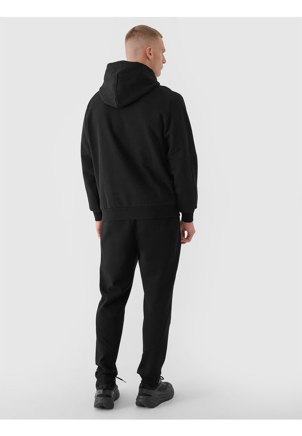 4f - 4F Spodnie dresowe joggery męskie 4F x Robert Lewandowski - czarne XXL. Kolor: czarny. Materiał: dresówka. Wzór: ze splotem, aplikacja, gładki