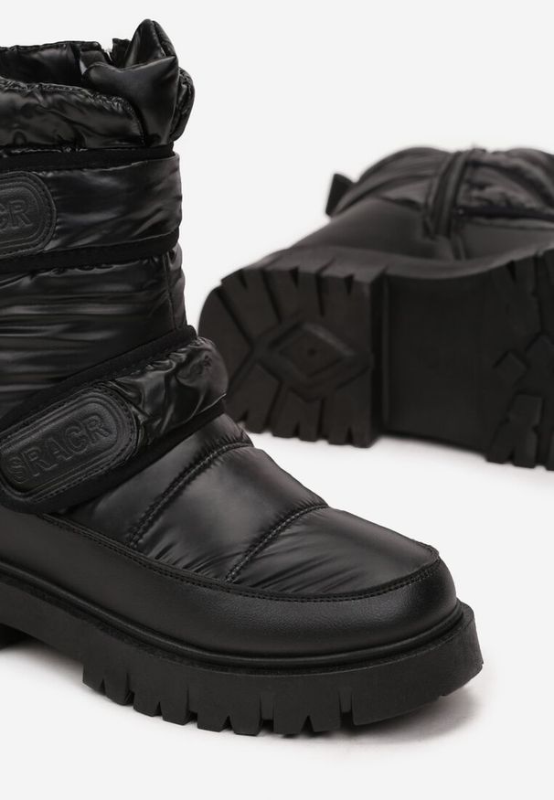 Born2be - Czarne Śniegowce na Rzepy Theman. Wysokość cholewki: za kostkę. Zapięcie: rzepy. Kolor: czarny. Materiał: materiał. Szerokość cholewki: normalna