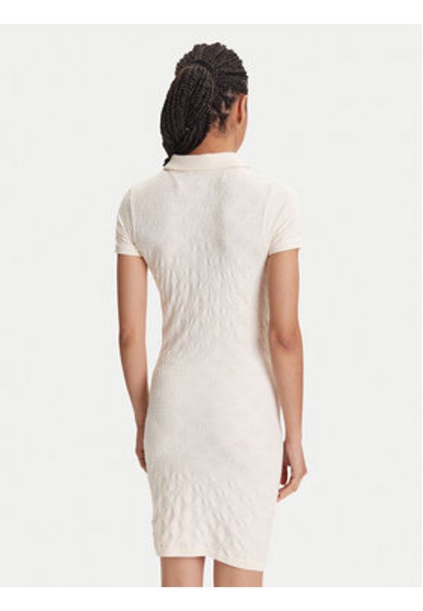 Guess Sukienka codzienna V5YK05 Z3OA0 Écru Regular Fit. Okazja: na co dzień. Materiał: syntetyk. Typ sukienki: proste. Styl: casual