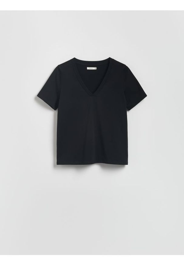 Reserved - T-shirt regular z dekoltem V - czarny. Kolor: czarny. Materiał: dzianina, bawełna