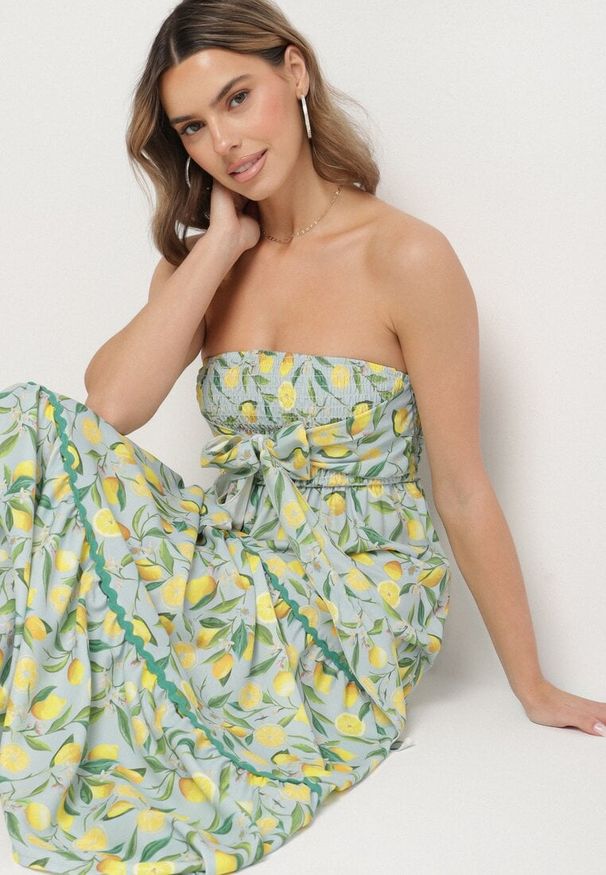 Born2be - Ciemnozielona Sukienka w Cytryny z Kokardą Galadessa. Okazja: na randkę, na co dzień. Typ kołnierza: kokarda. Kolor: zielony. Sezon: lato. Styl: casual, elegancki