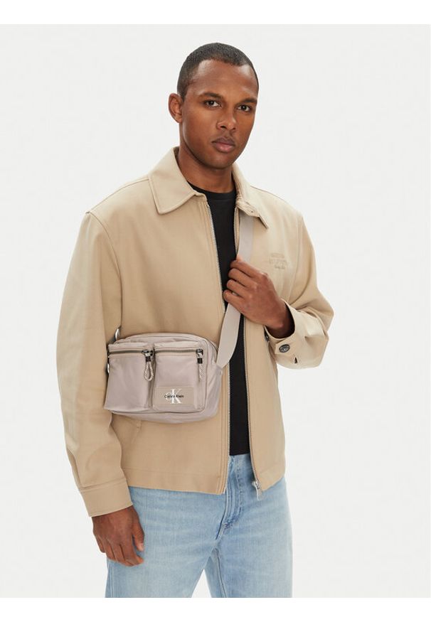 Calvin Klein Saszetka Tech Utility Camera Bag LV04G3178G Écru. Kolor: kremowy. Materiał: materiał