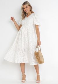 Born2be - Jasnobeżowa Rozkloszowana Sukienka z Wiskozy z Bufiastymi Rękawami Devisana. Kolor: beżowy. Materiał: wiskoza. Styl: klasyczny, elegancki #4