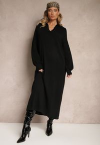 Renee - Czarna Sweterkowa Sukienka z Wiskozą o Pudełkowym Kroju Ozdobiona Kołnierzykiem Clarinnae. Kolor: czarny. Materiał: wiskoza. Wzór: aplikacja. Styl: elegancki