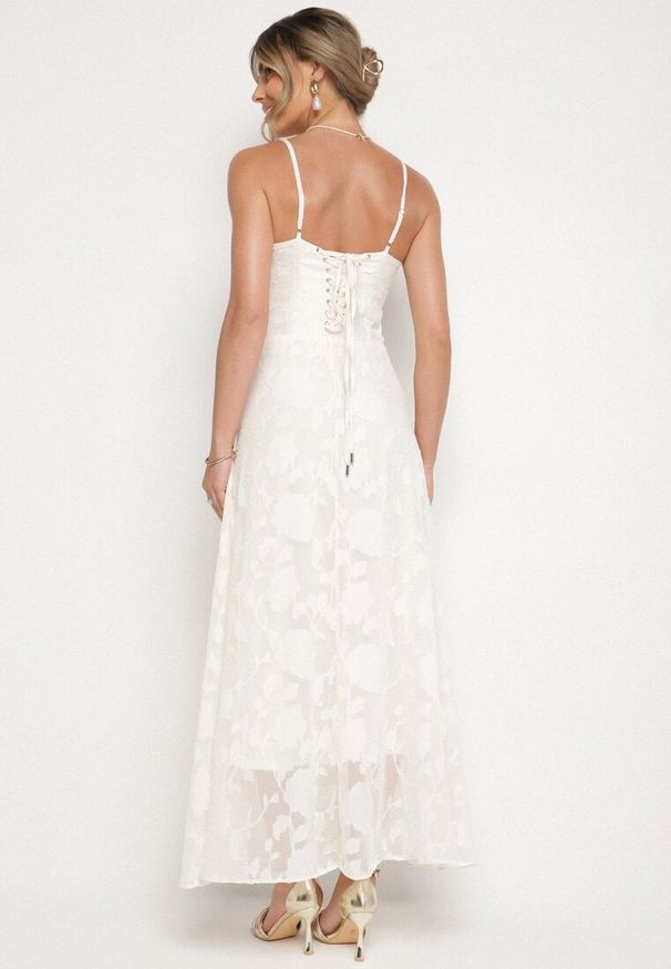 Born2be - Jasnobeżowa Rozkloszowana Sukienka Vices z Gorsetowym Wiązaniem Fenosella. Okazja: na imprezę. Typ kołnierza: dekolt gorset. Kolor: beżowy. Długość rękawa: na ramiączkach. Sezon: lato. Typ sukienki: gorsetowe. Styl: elegancki