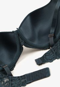 Renee - Ciemnozielony Koronkowy Biustonosz z Usztywnieniem i Odpinanymi Ramiączkami Full Cup Maretta. Kolor: zielony. Materiał: koronka. Rodzaj stanika: odpinane ramiączka