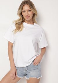 Born2be - Biały Bawełniany Klasyczny T-shirt Kollira. Okazja: na co dzień. Kolor: biały. Materiał: bawełna. Styl: klasyczny