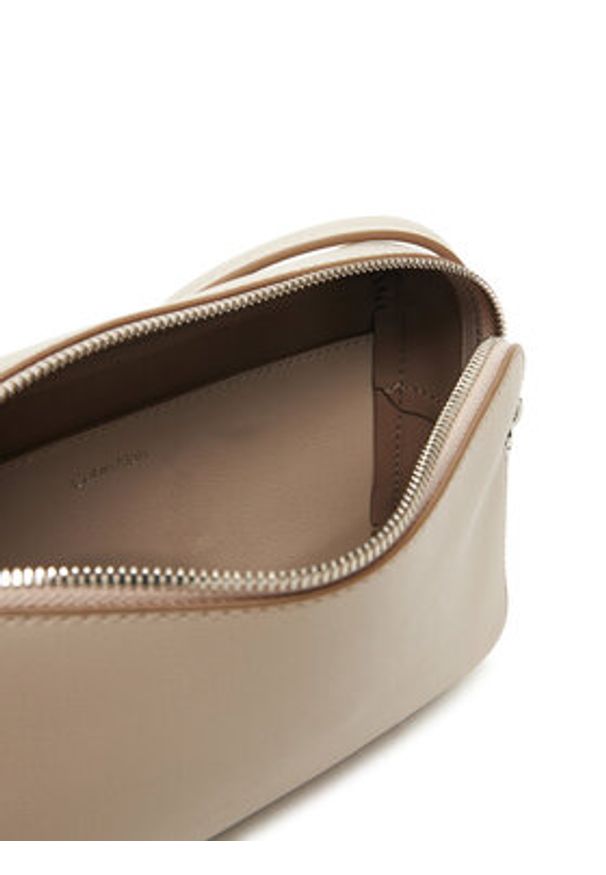 Calvin Klein Torebka Foil Logo Elongated Camera Bag LV04F3276G Beżowy. Kolor: beżowy. Materiał: skórzane