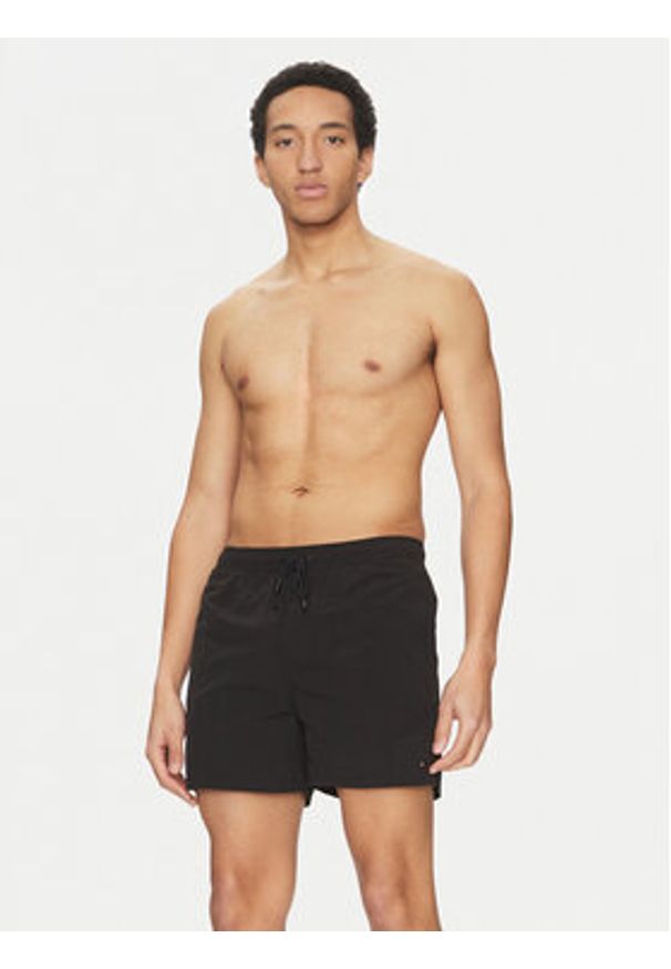 TOMMY HILFIGER - Tommy Hilfiger Szorty kąpielowe UM0UM03477 Czarny Regular Fit. Kolor: czarny. Materiał: syntetyk