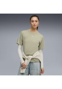 Puma - Damska koszulka o luźnym kroju ESS PUMA Lux Army Green. Kolor: zielony. Wzór: haft. Sport: fitness