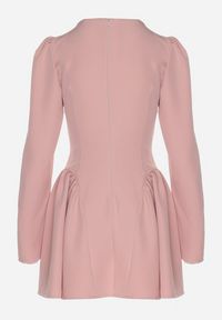 Born2be - Różowa Koktajlowa Sukienka o Rozkloszowanym Kroju z Falbankami i Gorsetem Farian. Typ kołnierza: kołnierz z falbankami, dekolt gorset. Kolor: różowy. Długość rękawa: długi rękaw. Typ sukienki: gorsetowe. Styl: wizytowy #3