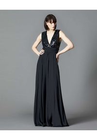 Manila Grace - MANILA GRACE - Czarna sukienka maxi z cekinami. Typ kołnierza: dekolt w kształcie V. Kolor: czarny. Materiał: tkanina. Typ sukienki: kopertowe. Styl: klasyczny, wizytowy. Długość: maxi #1