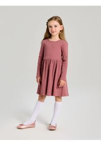 Sinsay - Prążkowana sukienka w groszki - brązowy. Kolor: brązowy. Materiał: prążkowany. Wzór: grochy #1