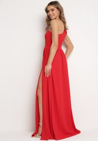Born2be - Czerwona Rozkloszowana Sukienka Maxi na Jedno Ramię Beliotta. Kolor: czerwony. Materiał: tkanina. Długość: maxi #3