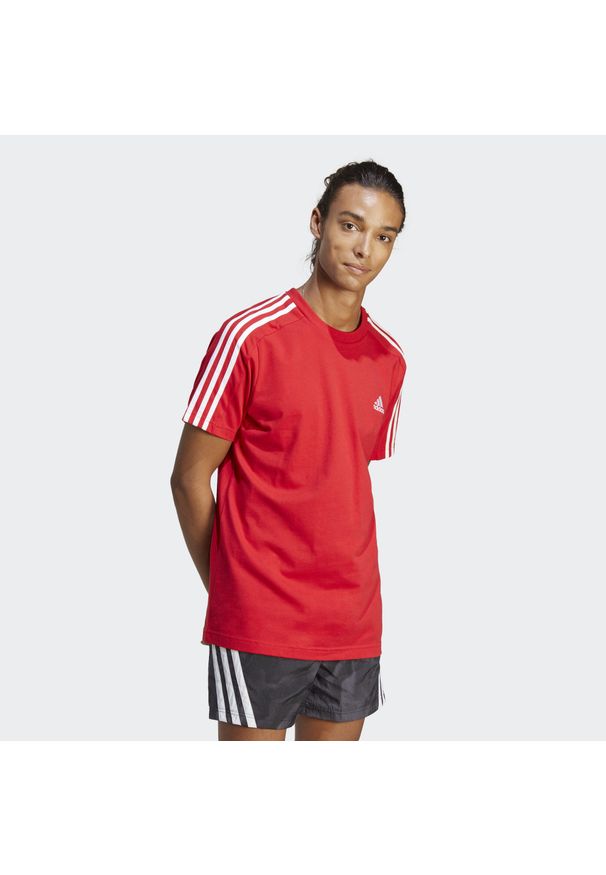 Adidas - Essentials Single Jersey 3-Stripes Tee. Kolor: wielokolorowy, czerwony, biały. Materiał: jersey