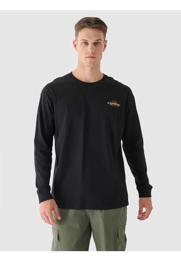 4f - 4F Longsleeve oversize z nadrukiem męski - czarny L. Okazja: na co dzień. Kolor: czarny. Materiał: dzianina, jersey, bawełna. Długość rękawa: długi rękaw. Długość: długie. Wzór: nadruk. Styl: casual, klasyczny, sportowy